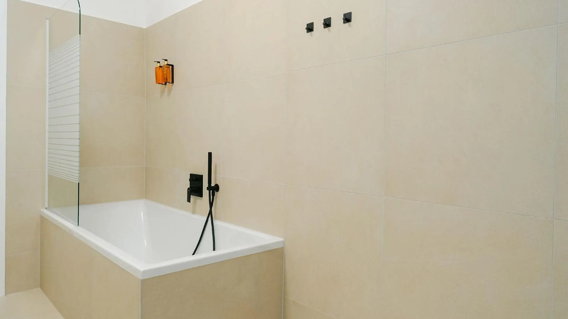 Apartament Comfy 3Br Perfect For 4-6 Metro Free Parking Wiedeń
