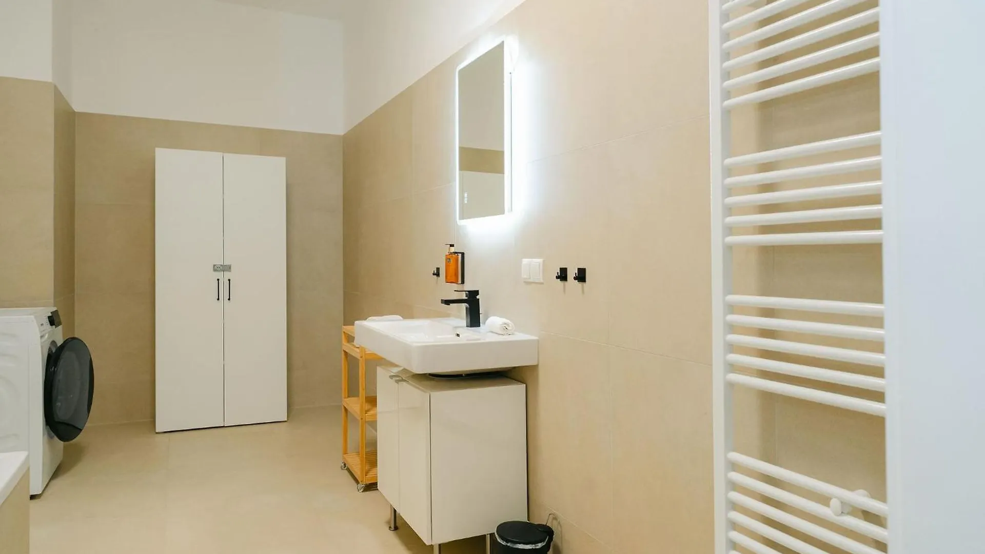 شقة Comfy 3Br Perfect For 4-6 Metro Free Parking فيينا 0*,